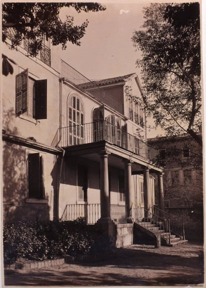 La primera casa construida en de La Castellana, hacia 1910. Se ubicaba en la esquina de la calle Goya con La Castellana y pertenecía a la familia Bruguera.