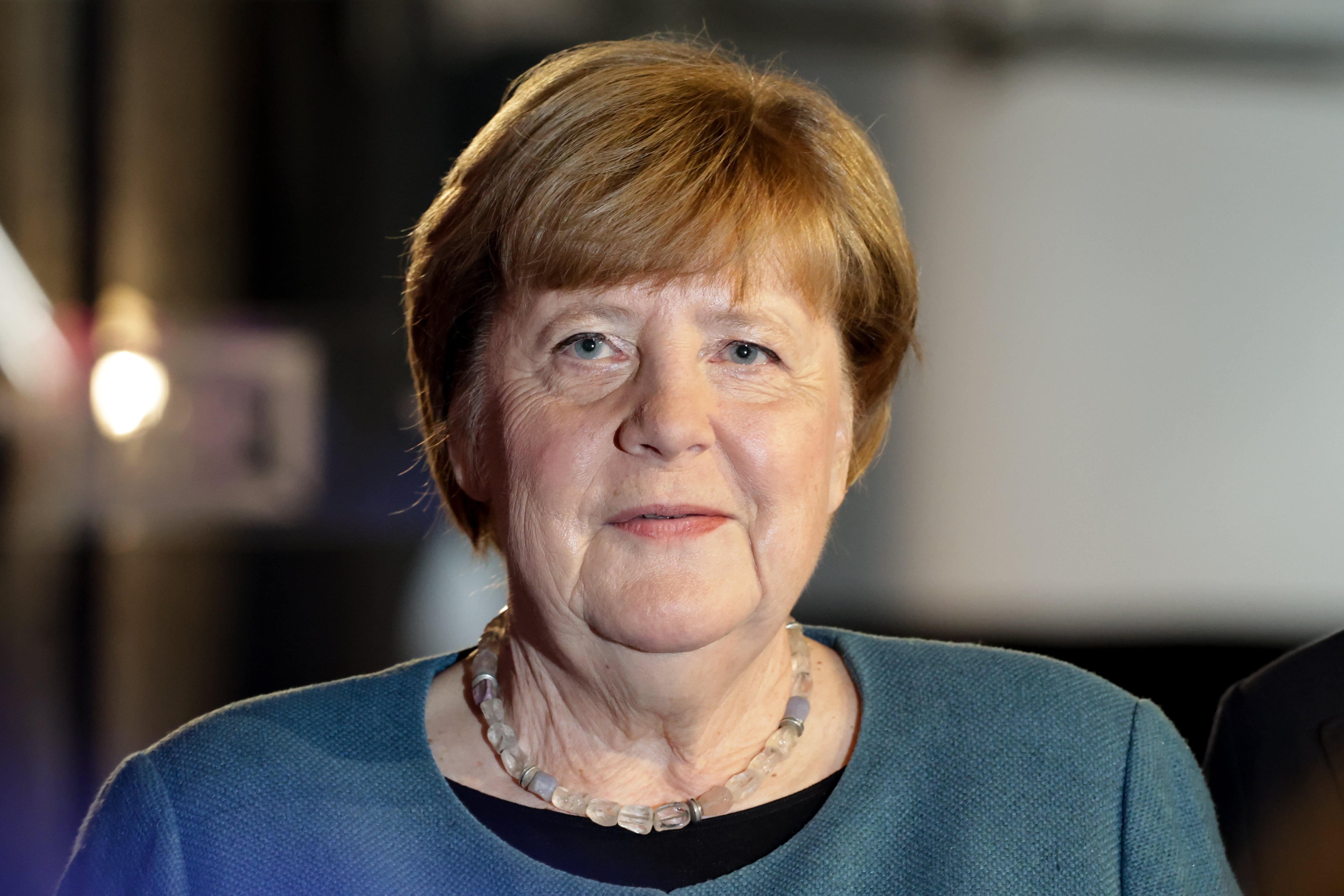 Merkel mantiene el tirón popular más de cuatro años después de dejar el poder