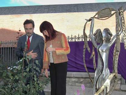 Escultura contra la violencia machista
