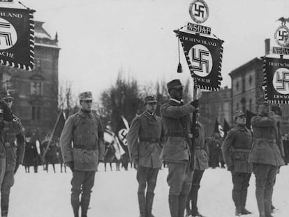 Desfile de las SA en Munich celebrando el aniversario del Partido Nazi.