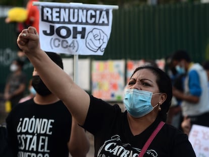 Manifestación en Tegucigalpa el lunes exigiendo la destitución del presidente Juan Orlando Hernández.