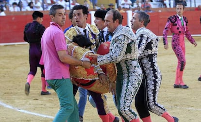 Víctor Barrio, instantes después de sufrir la cogida mortal en Teruel.