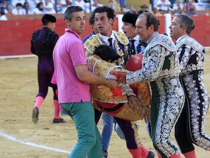 Víctor Barrio, instantes después de sufrir la cogida mortal en Teruel.