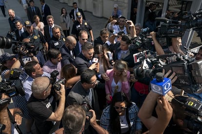 A menudo sentada en el banquillo de la defensa, en la segunda fila de una sala llena de periodistas, Emma Coronel acudió casi cada día al juicio a su marido en Nueva York.