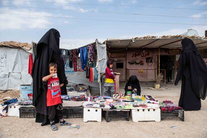 Zoco informal del campo de Al Hol en el noreste de Siria.