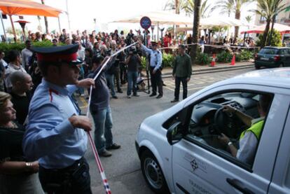 La policía acordona el hotel Miramar, donde fueron hallados muertos los dos menores.