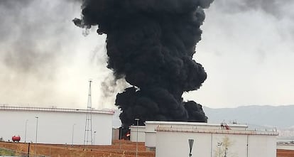 Incendio en el Compleo Industrial de Puertollano, en Ciudad Real. (Foto de la Policia Local)