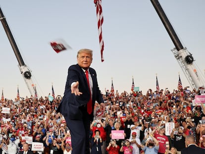 Donald Trump durante seu comício desta segunda-feira na Flórida.