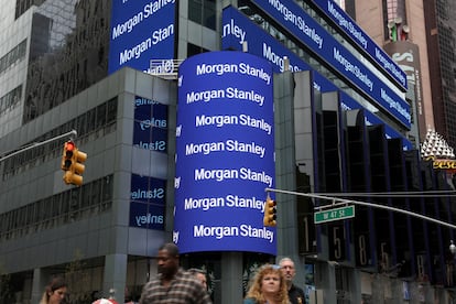 Logotipo de Morgan Stanley en un edificio de Nueva York, en una foto de archivo.