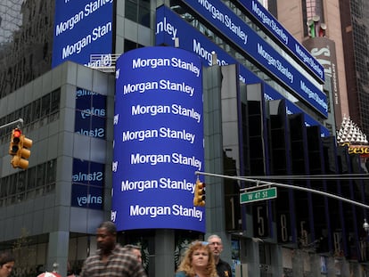 Logotipo de Morgan Stanley en un edificio de Nueva York, en una foto de archivo.