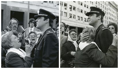 A la izquierda, la foto de Jorge Sánchez que captura el momento en que el comisario Gallone impide el paso a las madres en la Plaza de Mayo durante la manifestación del 5 de octubre de 1982. A la derecha, la imagen con el supuesto abrazo tomada por Marcelo Ranea y distribuida por la dictadura argentina.