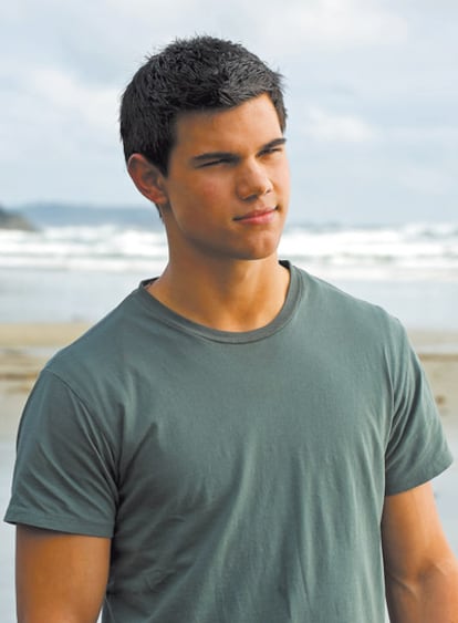 <b>Con 17 años, Taylor Lautner, ex campeón infantil de artes marciales, se ha convertido en el nuevo reclamo <i>sexy</i> de la saga <i>Crepúsculo.</i></b>