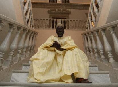 El cineasta Souleymane Cissé, en el hotel de Granada en el que se aloja con motivo del Festival de Cines del Sur.