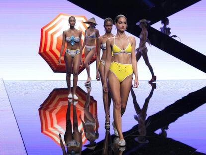 Desfile de la marca Chaxi Canarias durante la anterior edición de la pasarela, que ahora se llama Gran Canaria Swim Week by Moda Cálida.