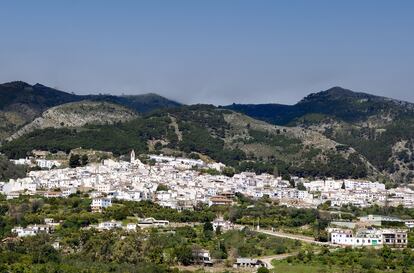 Vista del pueblo de Casarabonela, situado en la comarca de la Sierra de las Nieves (Málaga).