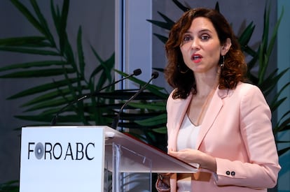 La presidenta de la Comunidad de Madrid Isabel Díaz Ayuso, este lunes en el Foro ABC en Madrid.