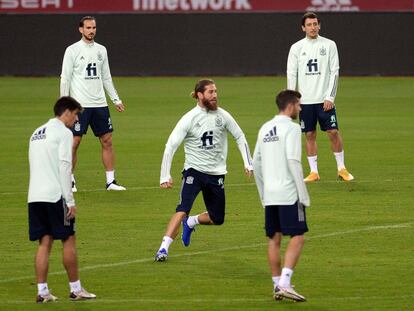 Sergio Ramos durante la sesión de entrenamiento en La Cartuja este martes.