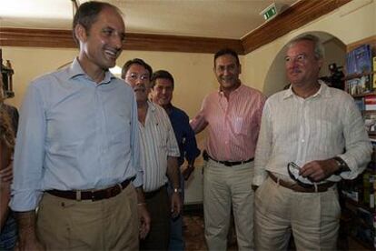 Francisco Camps y Ramón Luis Valcárcel antes de la comida celebrada en Torrevieja.