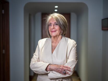 La ministra Cecilia López, en su casa de Bogotá este viernes.