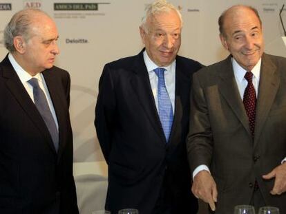 Jos&eacute; Manuel Garc&iacute;a-Margallo, con Jorge Fern&aacute;ndez D&iacute;as y Miquel Roca.