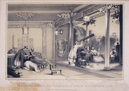 Esta impresión de 1836 muestra astrónomos chinos observando y midiendo un eclipse solar utilizando un telescopio y otros instrumentos.