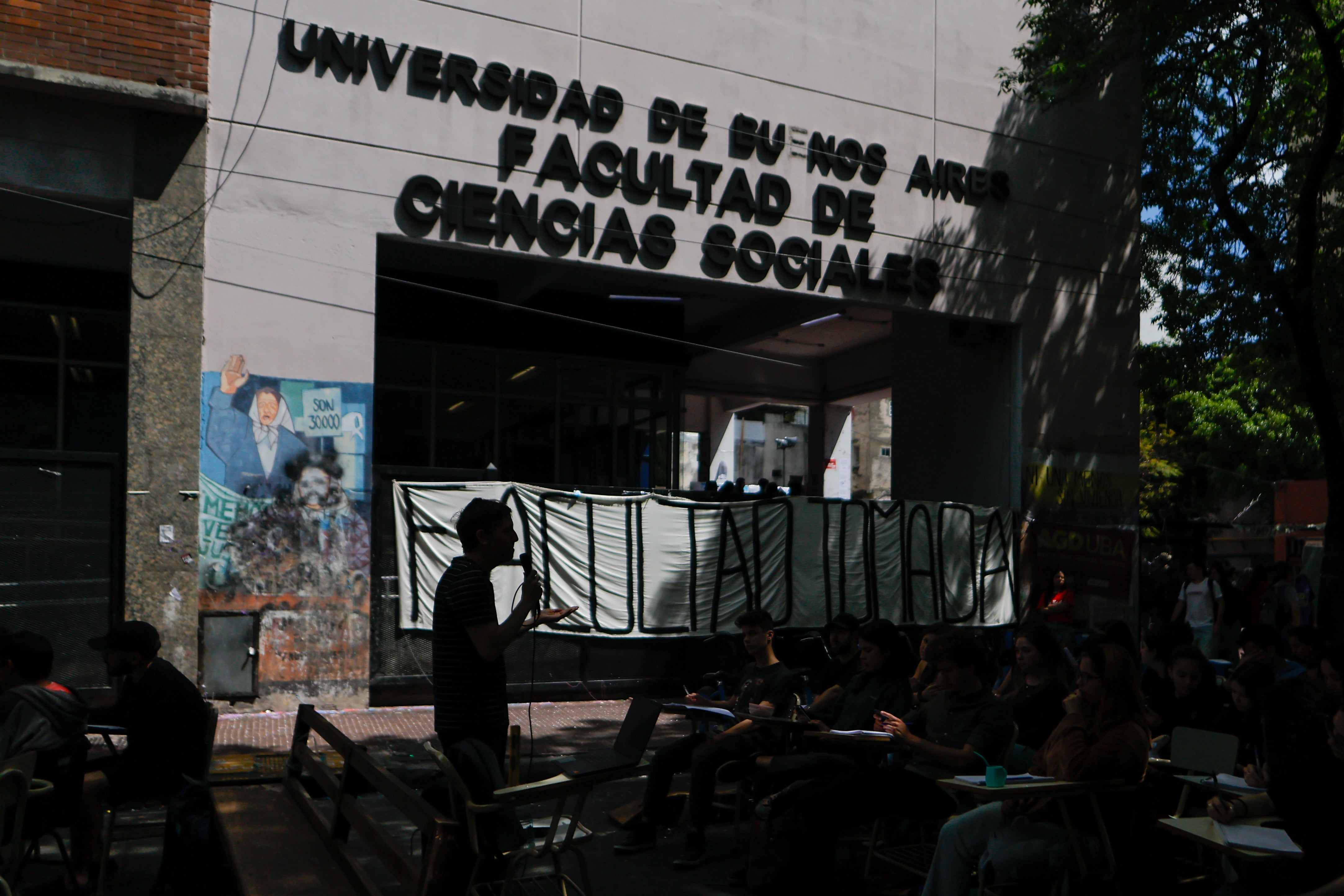 En un desafío a Milei, la oposición en Diputados  aprueba más fondos para las universidades