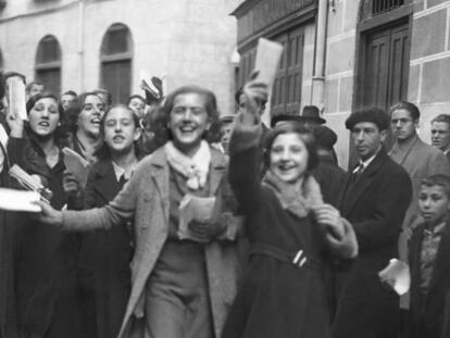 Un grupo de mujeres, en las elecciones generales de noviembre de 1933, las primeras con sufragio universal.