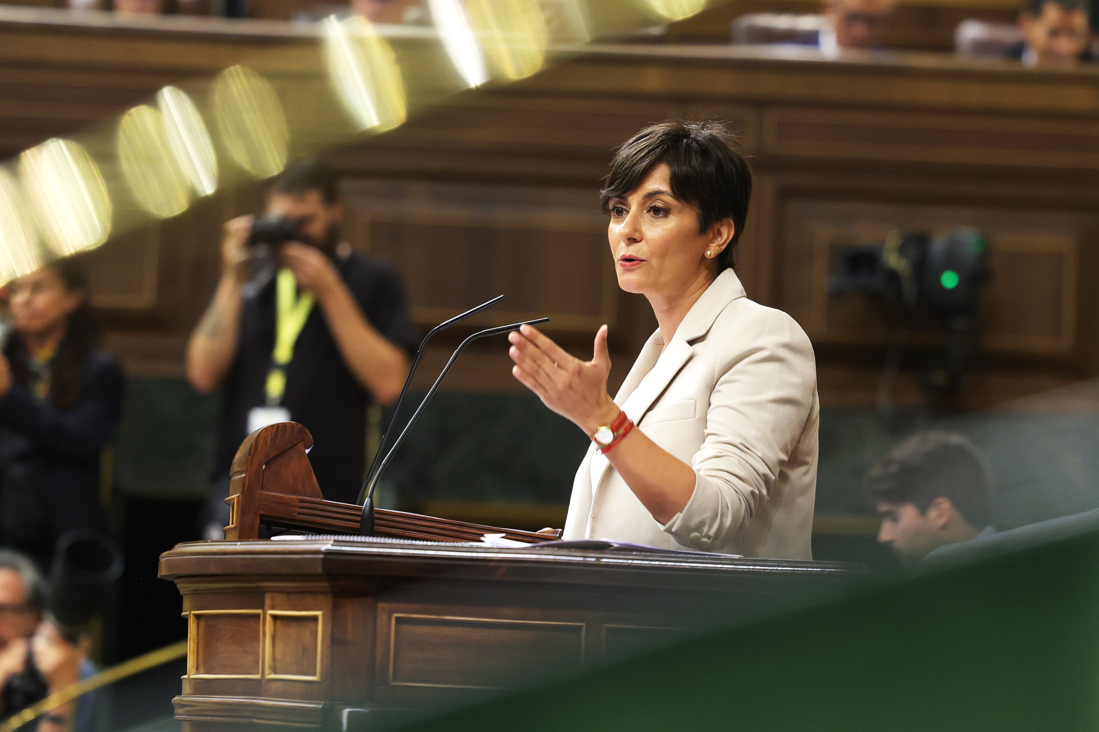 La ministra de Vivienda, Isabel Rodríguez interviene durante la sesión de control al Gobierno, este miércoles en el Congreso.