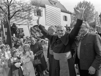 Joseph Ratzinger, recién nombrado arzobispo de Múnich y Frisinga, en mayo de 1977 en la capital bávara.
