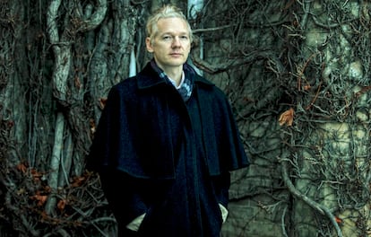 Julian Assange, en cautividad electrónica (julio 2011).