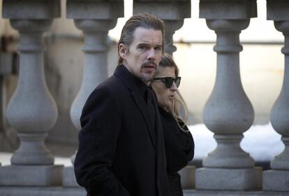 Ethan Hawke acudió a la iglesia ubicada en Park Avenue, que también fue el sitio donde se llevaron a cabo las exequias de Jacky Kennedy Onassis, esposa de John F. Kennedy. 