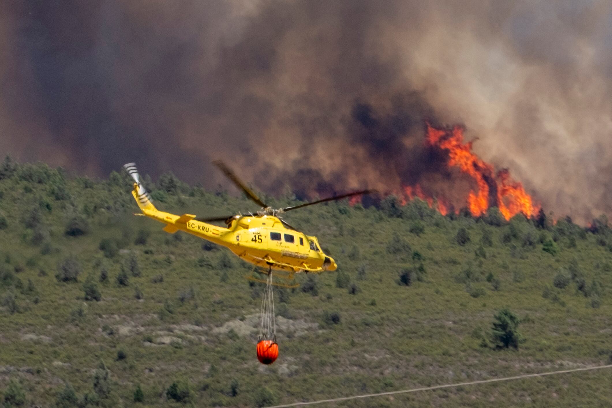 Última hora de los incendios forestales, en directo | Ascienden a 15.400 las hectáreas quemadas por el incendio de Orés (Zaragoza)