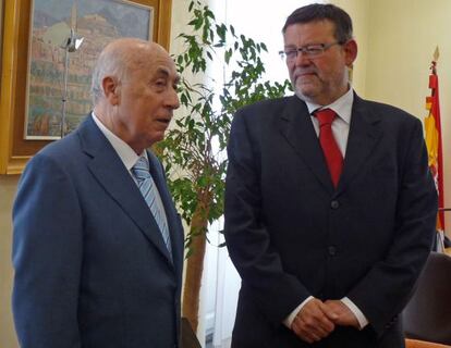 Jos&eacute; Cholbi, S&iacute;ndic de Greuges, junto a Ximo Puig, secretario general del PSPV.