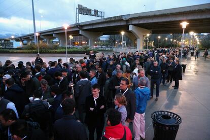 Colas para acceder a la junta de accionistas de Berkshire Hathaway en Omaha (Nebraska).