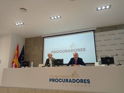 Juan Carlos Estévez, presidente del Consejo General Procuradores España, en la presentación del nuevo logo del colectivo.
