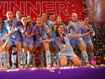 Las jugadoras de la selección española celebran la conquista de la Eurocopa el pasado mes de julio en Oporto.