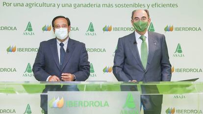 El presidente de Asaja, Pedro Barato, y el de Iberdrola, Ignacio Sánchez Galán.
 
 