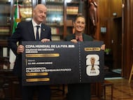 Claudia Sheinbaum y Gianni Infantino, presidente de la FIFA, en Ciudad de México, el 28 de agosto.