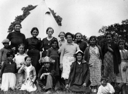 Un grupo de niños vascos, junto a algunos adultos, que en 1937 llegaron al sur del Reino Unido