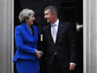 La primera ministra de Reino Unido, Theresa May, recibe a su homólogo checo, Andrej Babis, este miércoles en el 10 de Downing Street