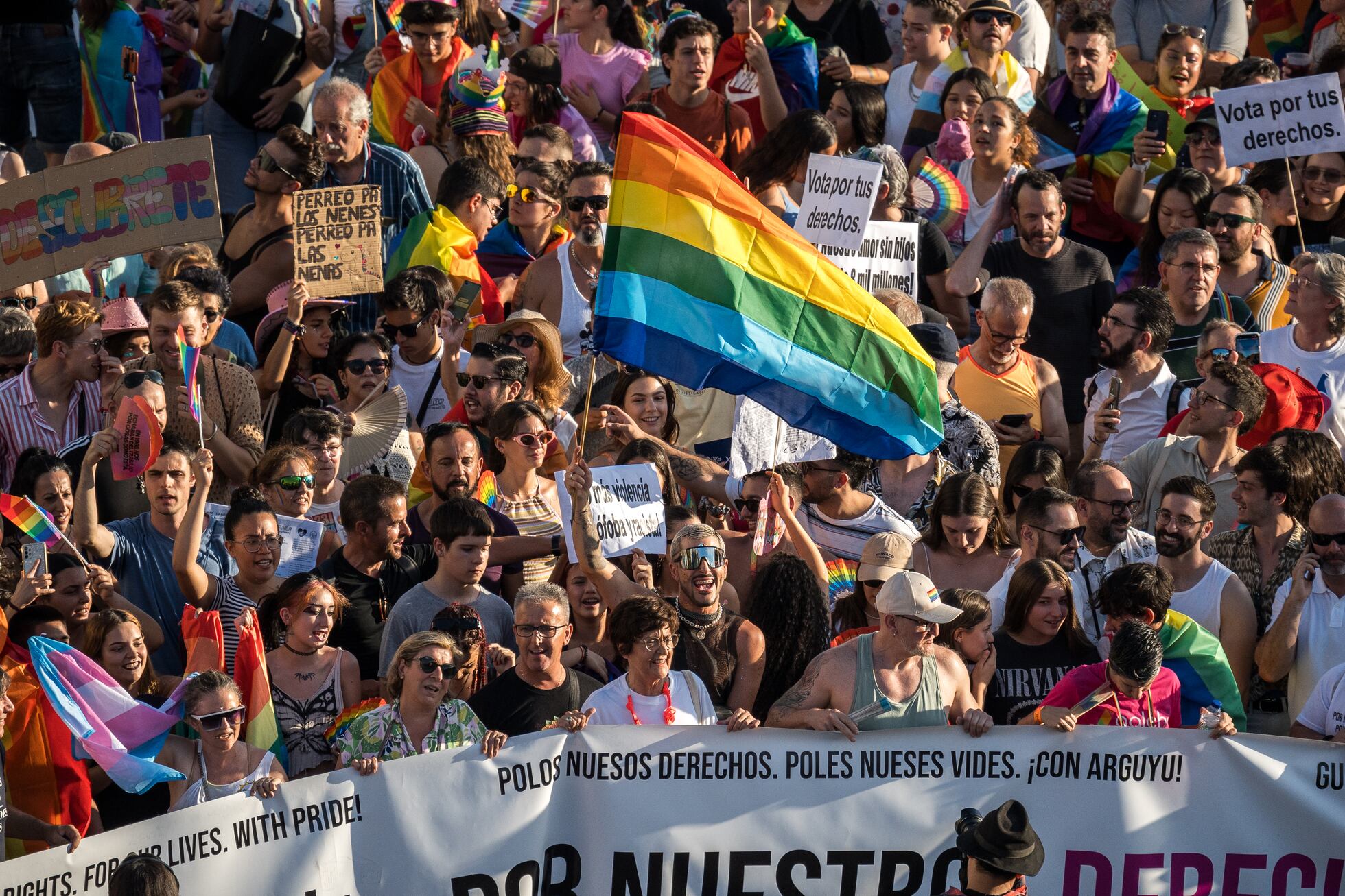 Cientos de miles de personas celebran en la calle el Orgullo más ...