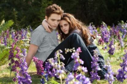 Kristen Stewart y Robert Pattinson en una escena de 'Crepúsculo'