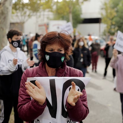 FILE PHOTO: A demonstrator attends a protest against the regional government's measures to control the spread of the coronavirus disease (COVID-19), at Vallecas neighbourhood in Madrid, Spain, October 4, 2020. REUTERS/Javier Barbancho/File Photo