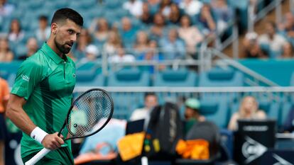 Djokovic, durante el partido contra Carabelli en la central de Miami.