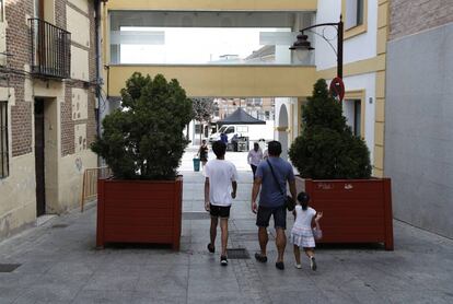 Maceteros instalados en la plaza Mayor de San Sebastián de los Reyes.