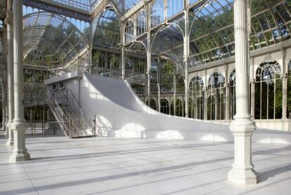 La artista bosnia Maja Bajevic ha llevado a cabo una transformación radical del Palacio de Cristal, en el madrileño Parque del Retiro. Museo Nacional Centro de Arte Reina Sofía.