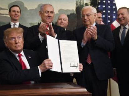 El presidente de EE UU firma el reconocimiento de la soberanía del Estado judío sobre la zona siria ocupada desde 1967