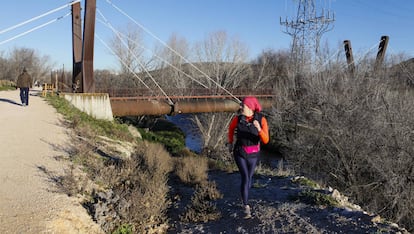 Antigua pasarela que unía Perales del Río con el Parque Lineal del Manzanares.