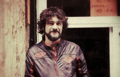 El cantante y compositor Quique González, en la pizzería Vesubio.