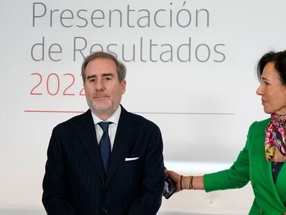 Héctor Grisi, consejero delegado del Banco Santander, y Ana Botín, presidenta, en febrero pasado en la sede del banco en Boadille del Monte (Madrid).